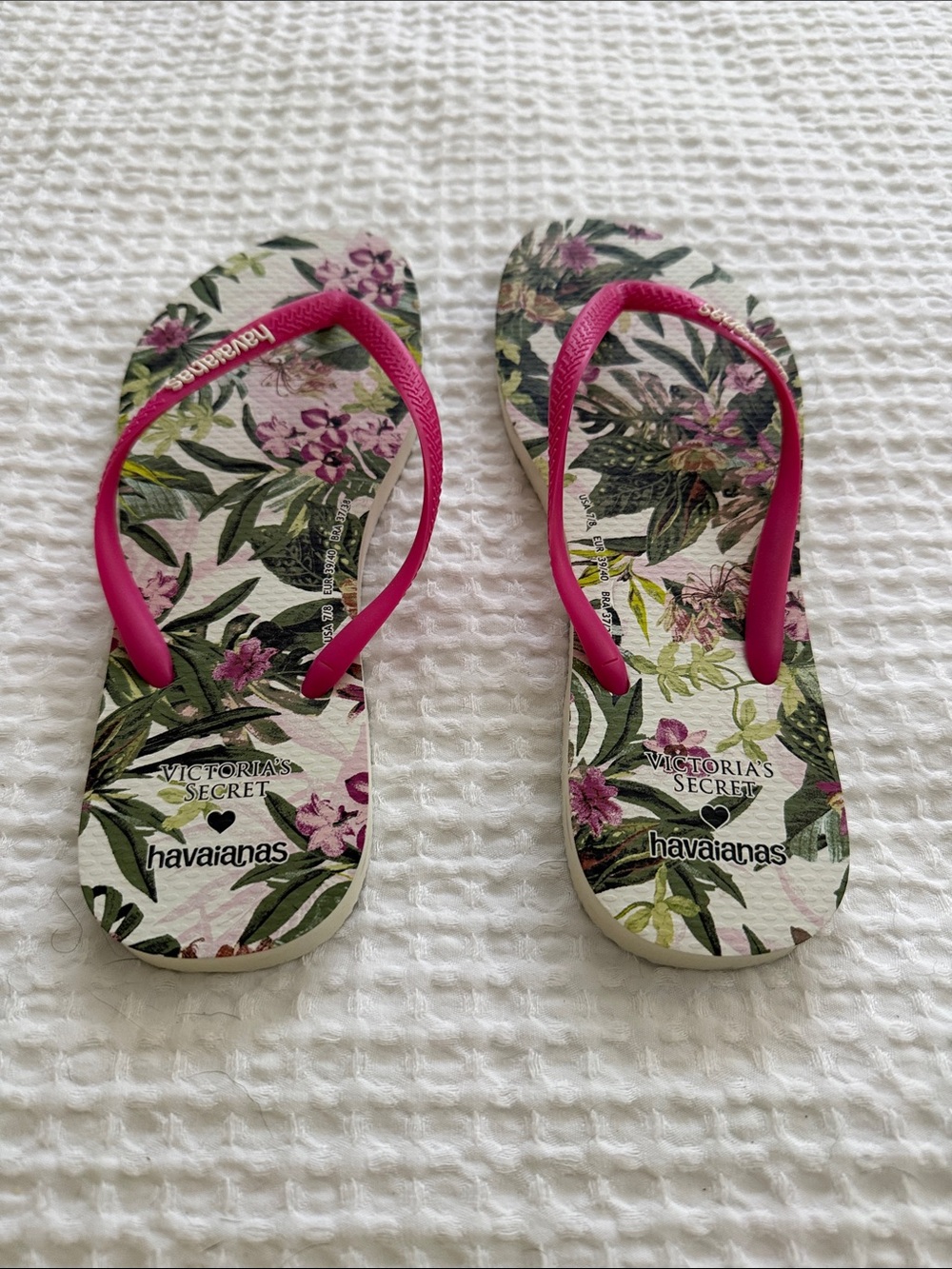 Victoria's Secret Floral Flip Flop Sandals with Hot Pink Straps New without tags